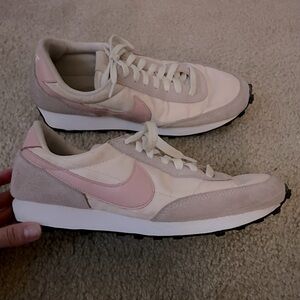 Nike Daybreak Light Soft Pink